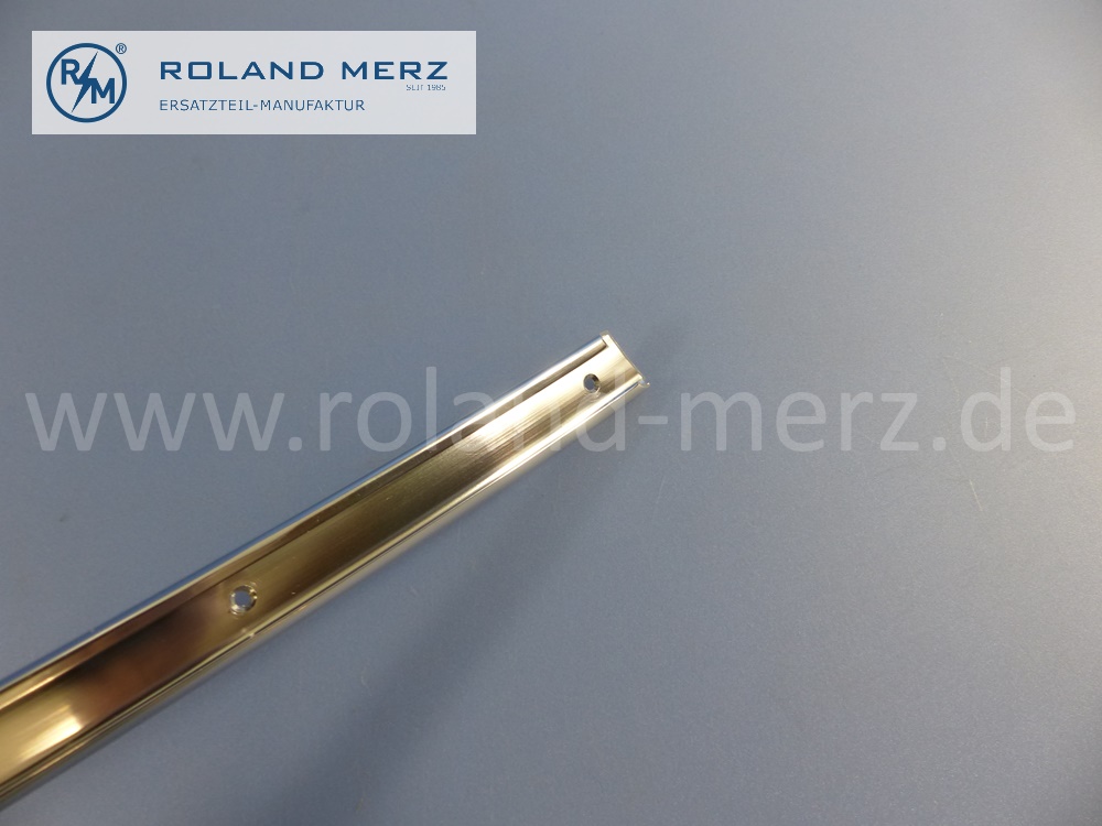 1077250365 Schiene, Abdichtschiene, Chromschiene, Fensterrahmen Tür, vorne schräg, links, Länge 515mm, Mercedes R107 roadster, SL, Original Mercedes Neuteil, NOS